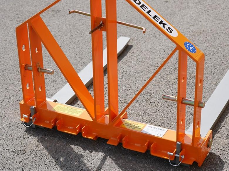 DELEKS D 700 emelővilla adapter - Starex Pro Kft.