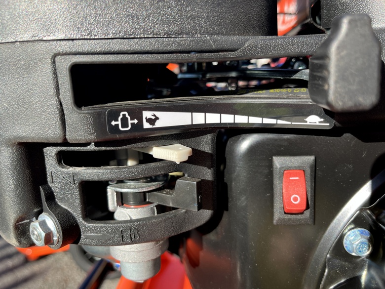 DELEKS DK-300 BS ágaprító saját motorral - Starex Pro Kft.