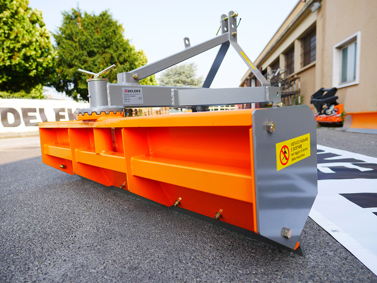 DELEKS DL 110 földgyalu gréder hátsó függesztésű - Starex Pro Kft.