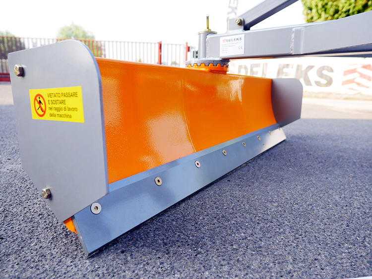 DELEKS DL 110 földgyalu gréder hátsó függesztésű - Starex Pro Kft.