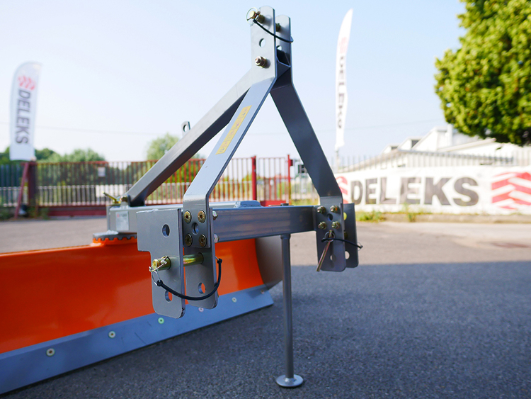 DELEKS DL 110 földgyalu gréder hátsó függesztésű - Starex Pro Kft.