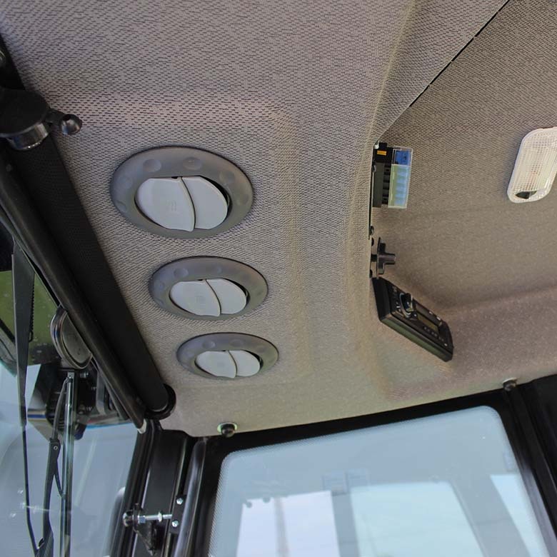 SOLIS&nbsp;26&nbsp;vezetőfülke solis 26 kistraktorokhoz&nbsp;-&nbsp;Starex Pro Kft.