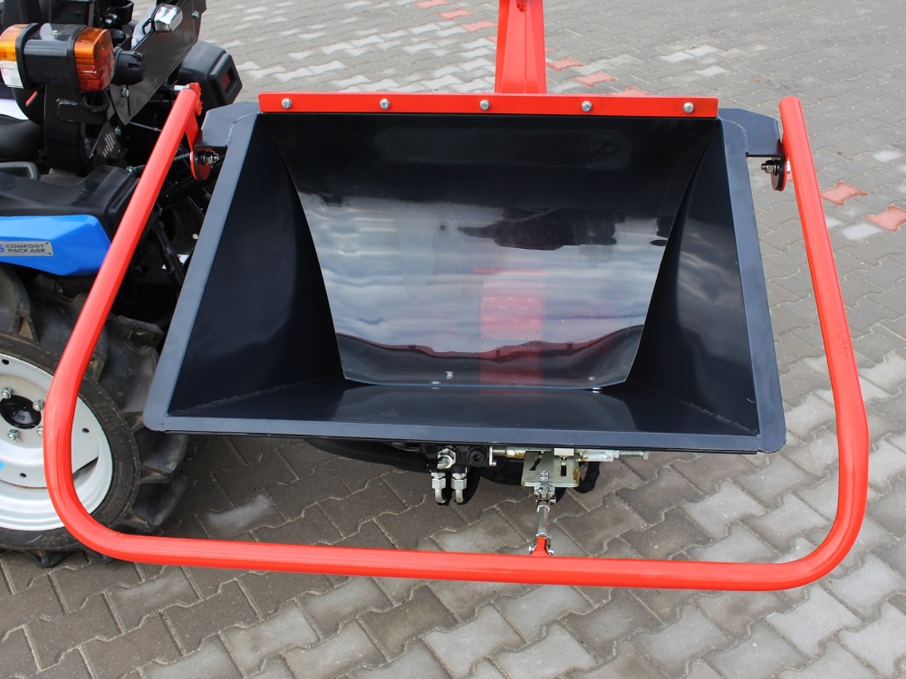 STAREX AXR 90 kardán hajtású ágaprító hidraulikus adagolással 100 mm vágási átmérővel - Starex Pro Kft.