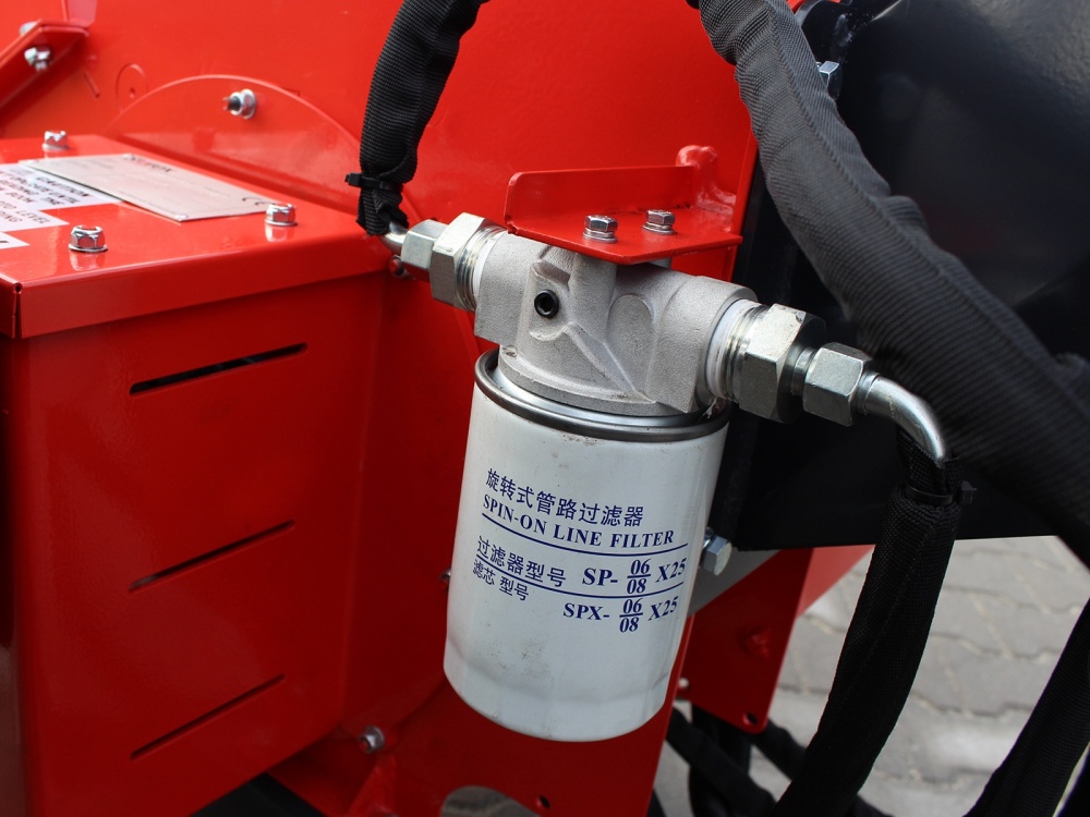 STAREX AXR 90 kardán hajtású ágaprító hidraulikus adagolással 100 mm vágási átmérővel - Starex Pro Kft.