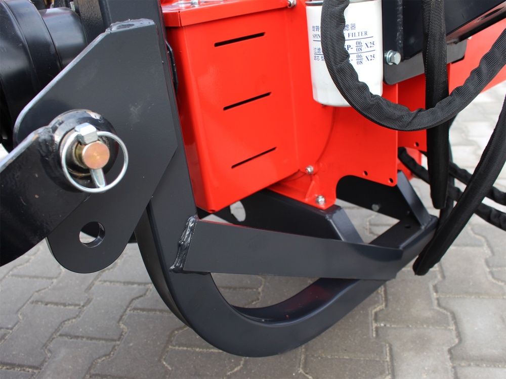 STAREX AXR 90 kardán hajtású ágaprító hidraulikus adagolással 100 mm vágási átmérővel - Starex Pro Kft.