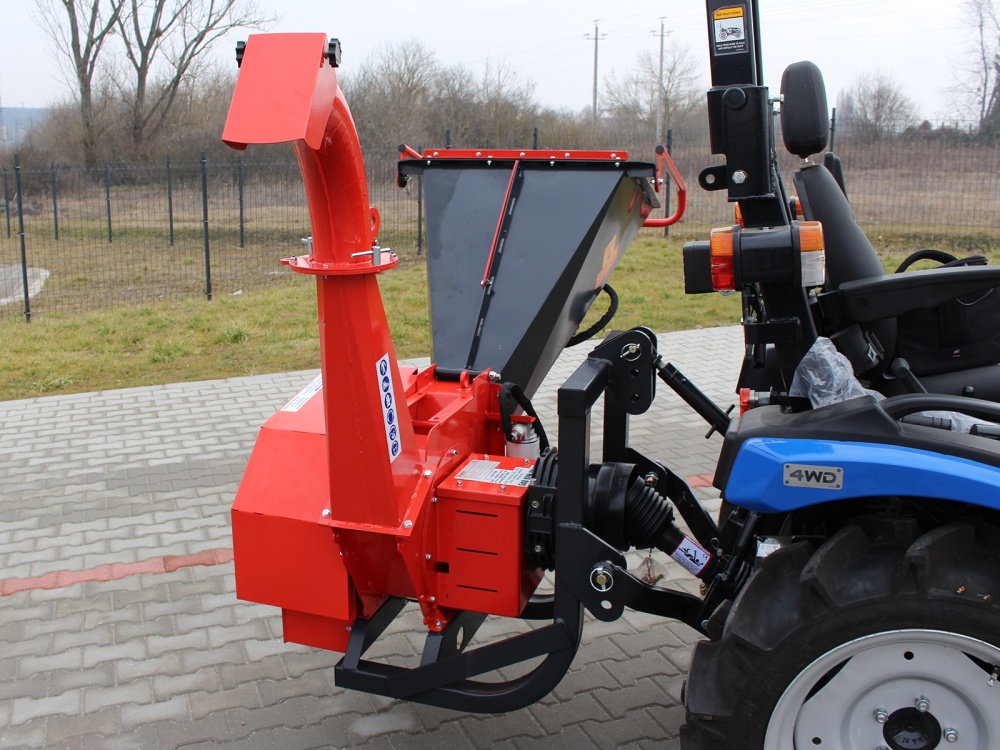STAREX AXR 90 kardán hajtású ágaprító hidraulikus adagolással 100 mm vágási átmérővel - Starex Pro Kft.