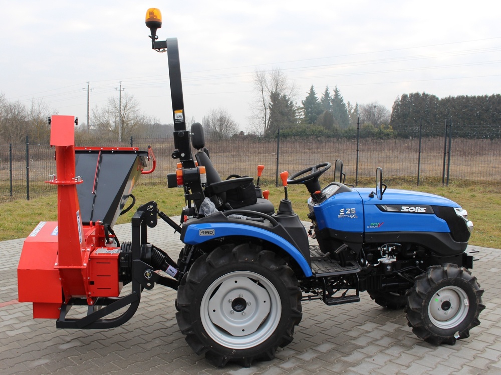 STAREX AXR 90 kardán hajtású ágaprító hidraulikus adagolással 100 mm vágási átmérővel - Starex Pro Kft.